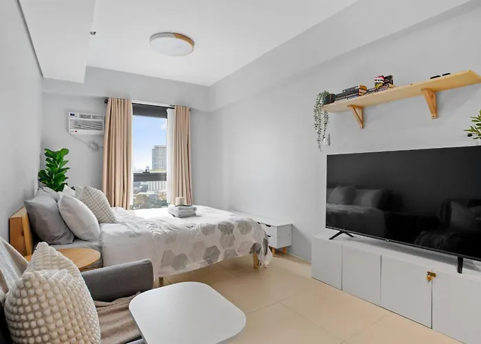 Light & Airy Scandinavian Studio; Free Pool Access