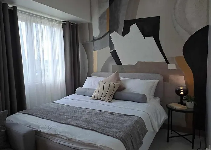 Homey Roxas Blvd Condo Pool Parking Wifi