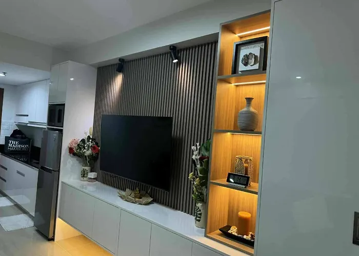 Chic Retreat In Pasay City - Scandinavian With Balcony Facing Mall Of Asia