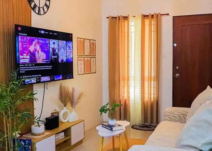 3Br Whole House , Up To 10 Pax , Near Sm Caloocan, Deparo, Free Parking, Free Wifi, Netflix, Karaoke