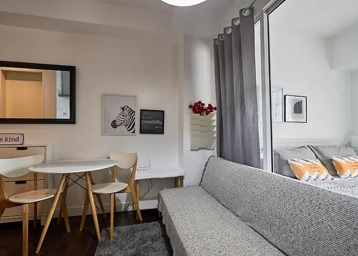 Cozy Crib At Acqua Residences - Rockwell Views