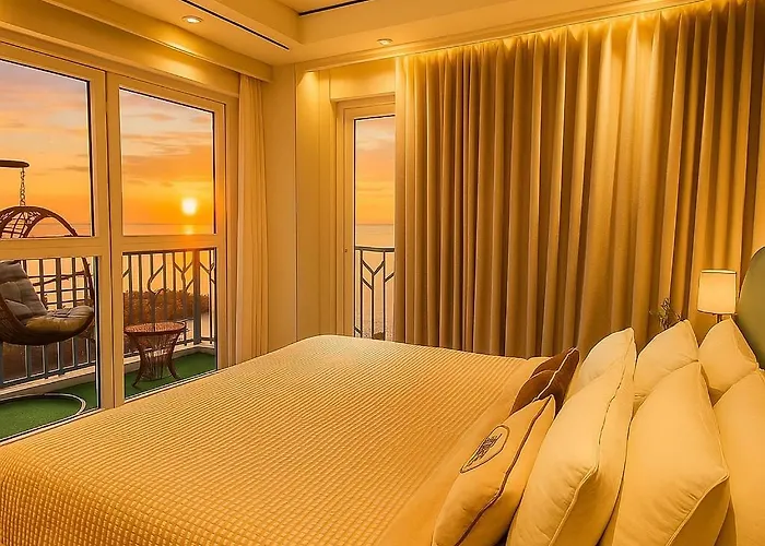 Luxurious 2Br Near Solaire, Okada, Airport