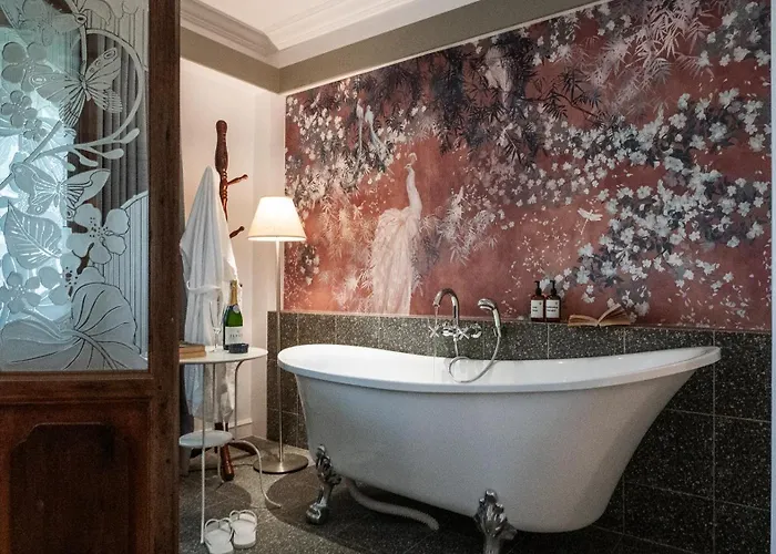 Miranamin Nest Lantana - Luxury Suite In Unique Historic Home With Garden Access, Indoor Plunge Pool, Self-Service Breakfast, Rooftop, Bathtub, Private Kitchen