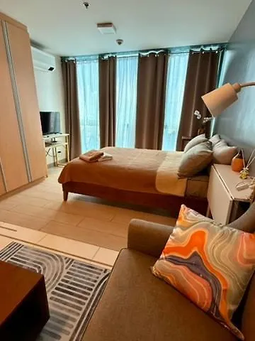 One Bedroom With Netflix At Uptown Residences, Bgc, Taguig