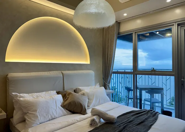 Panoramic Seaview 2Br Near Airport Facing The Bay 6G