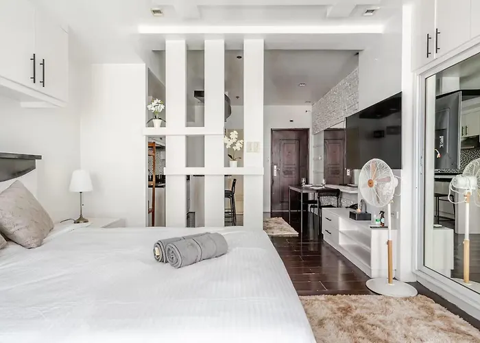 Codys Corner Bgc Private Condo Studio