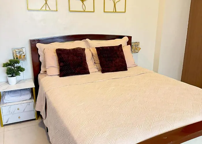 Chic Unit With Balcony - Free Wifi & Netflix Across Naia Terminal 3 Airport