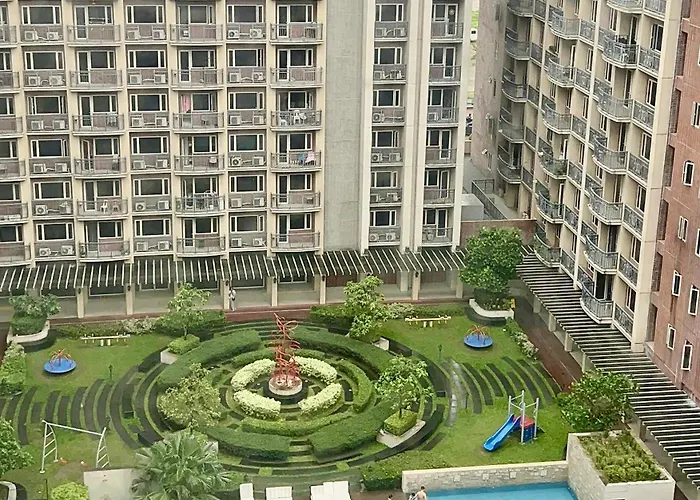 Condo Monarch Parksuites