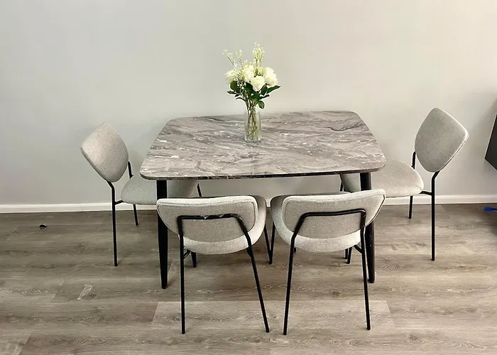Nyli Minimalist Suite