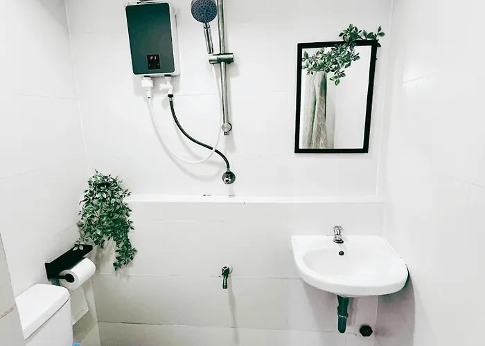 Cozy 2 Bedroom 2 Bath Condo With Netflix And Karaoke Near Mrt Edsa
