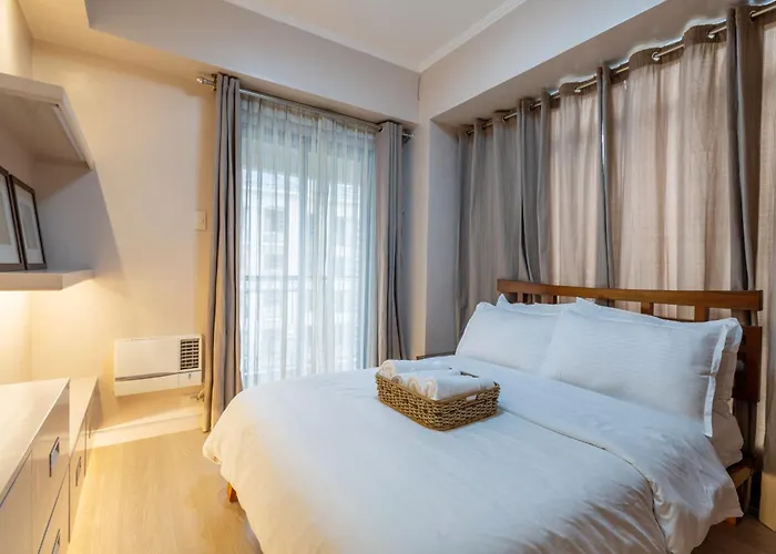 2Br Forbeswood Heights In Bgc Near St Lukes