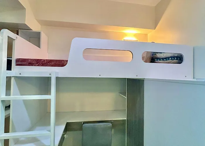 Condo Share In Katipunan - Loft Bed, Spacious Storage, Wifi, Pool, Gym, Sauna, Balcony