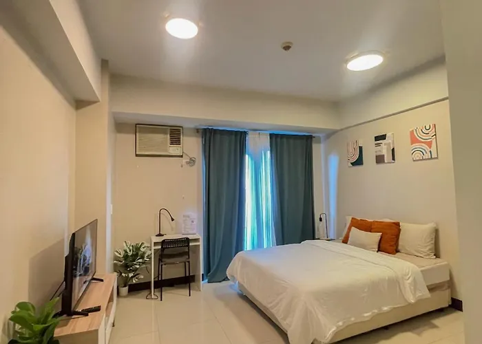 Studio Unit With Balcony In Manhattan Heights