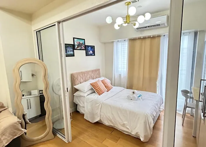 Roomi Stays Acqua Private Residences