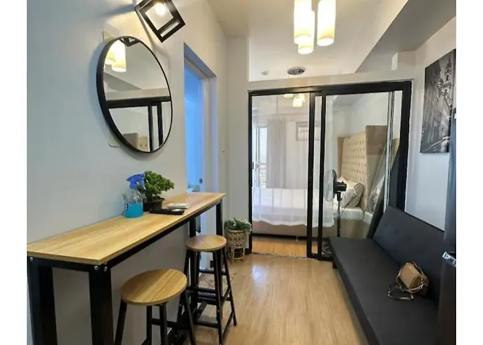 Celandine Staycation Cloverleaf