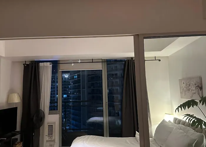 Condo Near Airport - Azure Residences