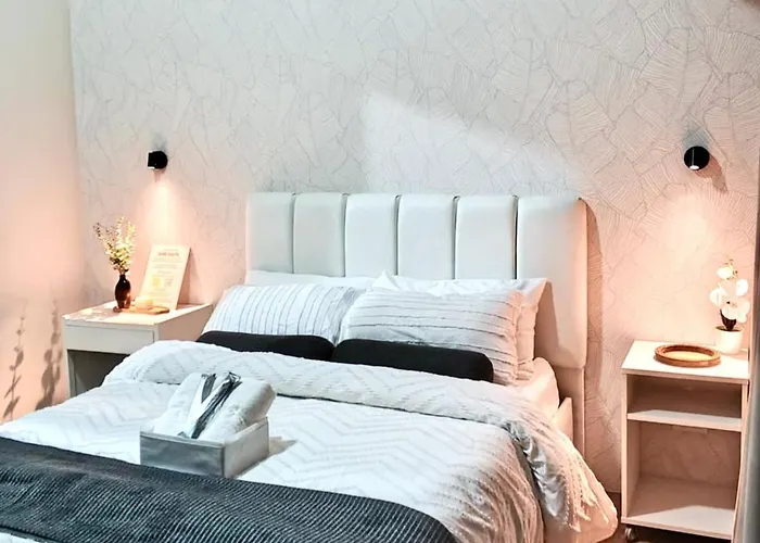 Park Mckinley West Luxury 1Br Suite