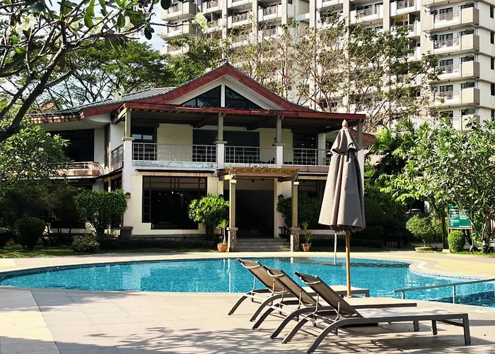 Modern 2BR Condo in Acacia Estate, Quiet&Green