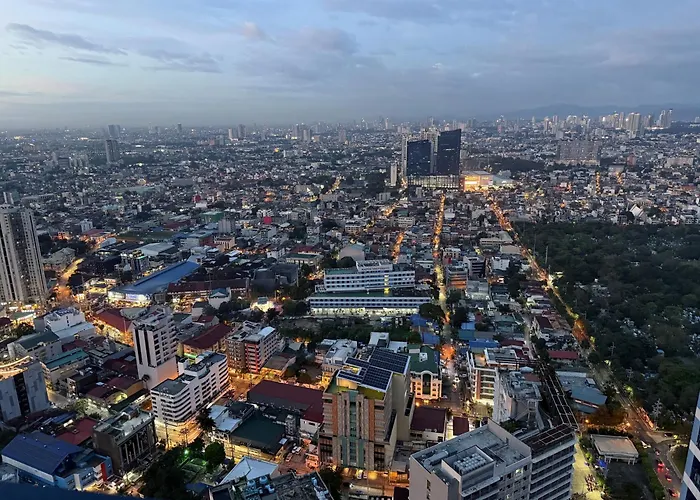 Skyline Serenity At 52F & Cozy Makati City Views