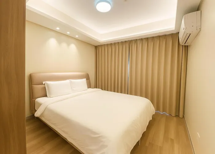 Manila City Center Business Apartments Near Ayala Mall And Pitx