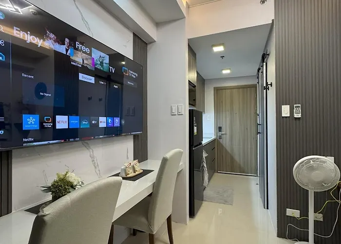 The Place To Be With Balcony And Kitchen Mandaluyong