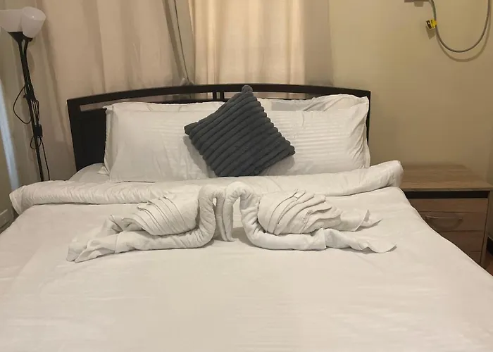 Bayfront Suite Near Airport, Moa, Picc, Star City, Okada With Fast Wifi & Netflix Free Pool Access