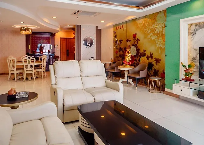 Classic-Style Top Floor In Manila Bay