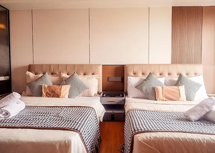 Elegant Condo At Eton Baypark Manila