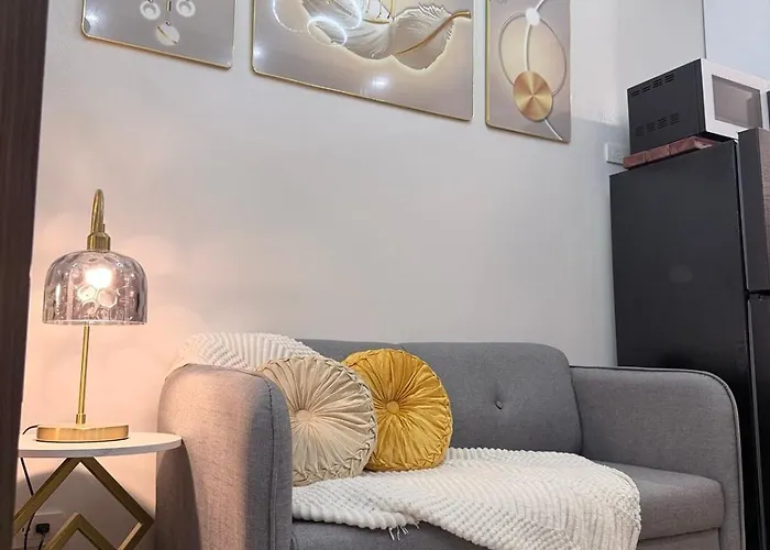 2 Bedroom Modern Apartment Near The Airport