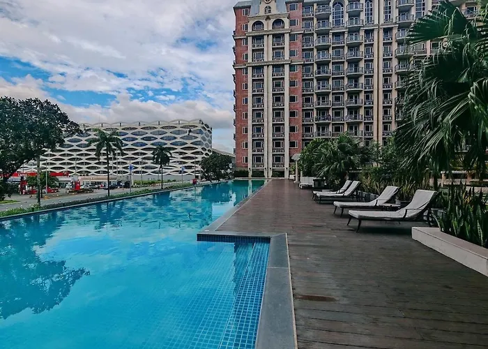 1Br Near Airport W Free Pool Access