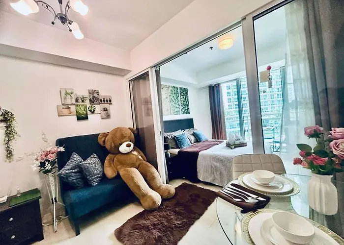 Cozy Condos At Azure Urban Resort