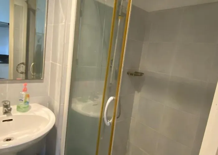 Sea Residences Staycation Moa ,Stern Homes