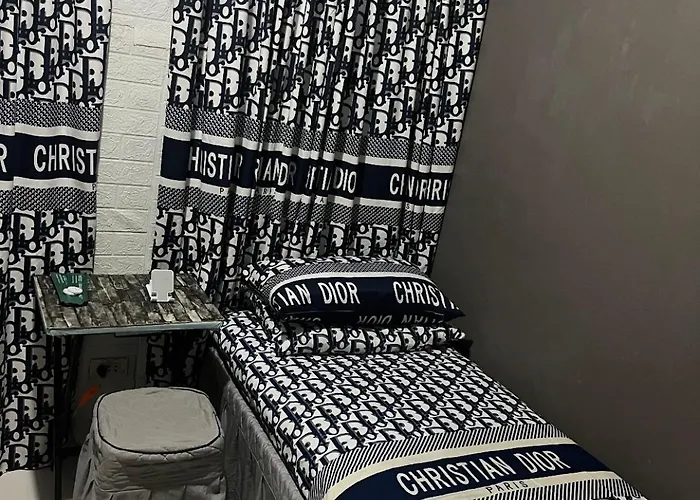 Johnfonz Building Affordable Room