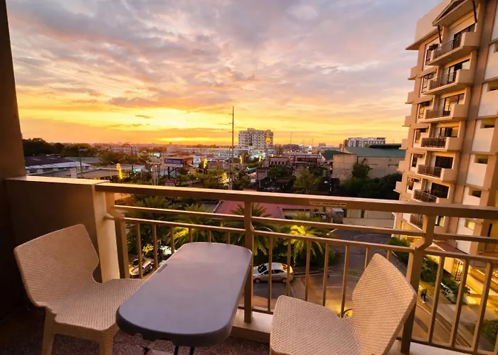 2 Bedroom Near Naia Sm Bf Pool Balcony 6 Guest