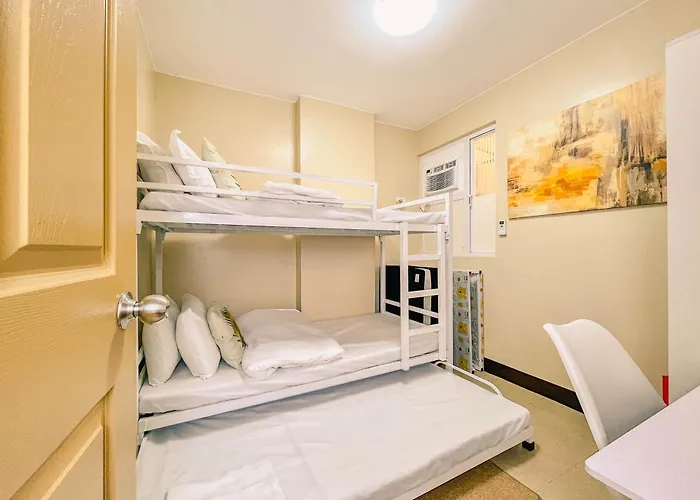Modern Condo 2 Bedroom With Balcony - Free Pool & Gym