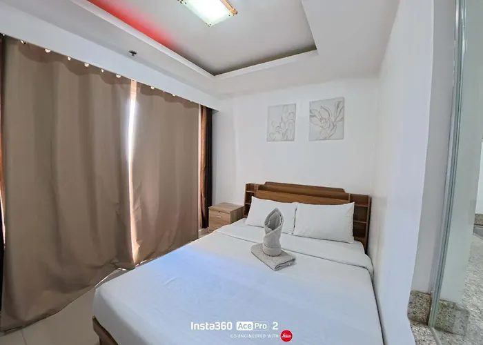 Hotel In Malate Facing City View