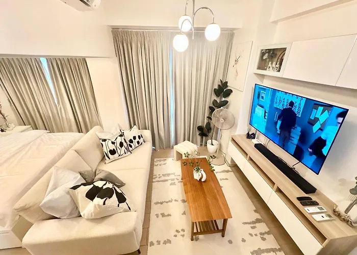 New Cozy 1Br King Bed At Greenbelt Hamilton Makati