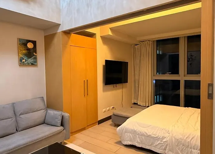Uptown Parksuites Tower 1