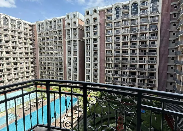 Cozy 2BR Condo near MOA,Ayala Malls,Parqal