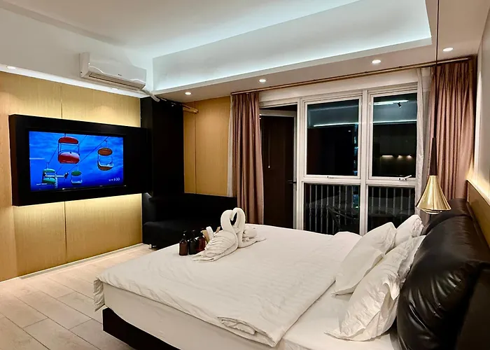 Venice Luxe Cozy Suite, Studio Type, Pool, Kitchen, Netflix, Canal Mall Access Max 3 Guests Only