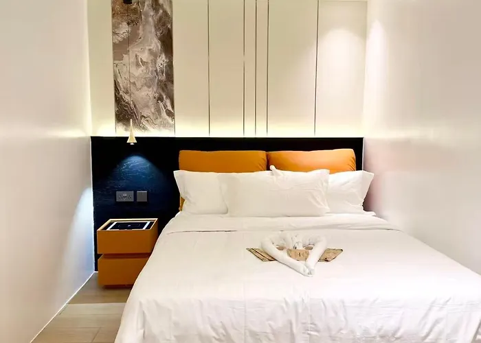 Venice Luxe Stylish, 1 Bedroom, Pool, Netflix, Kitchen, Canal Mall Access For 3 Guests Only