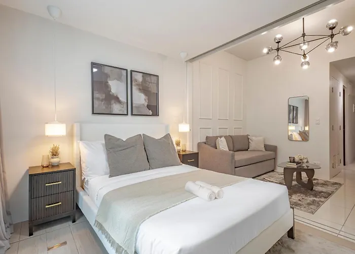 Uptown Bgc 1Br Warm Modern Luxe Suite City View