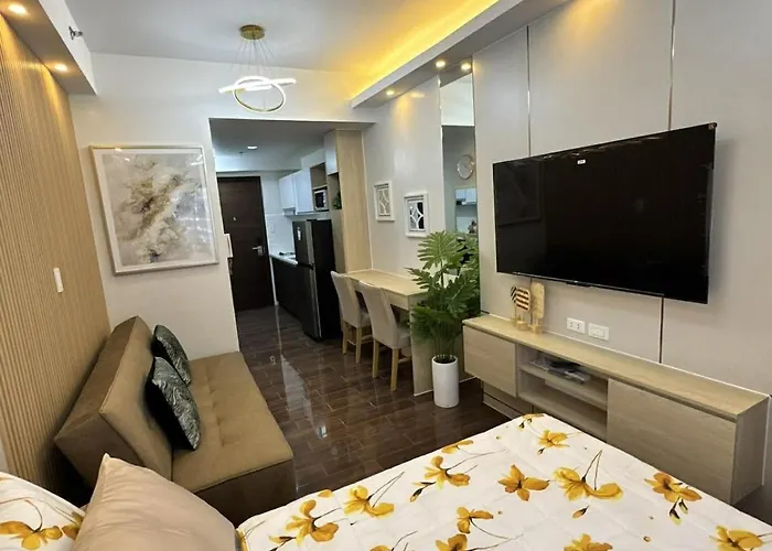 New Cozy Gold Themed Studio - Makati Cbd Getaway