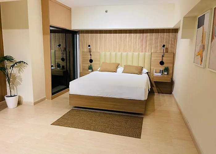 Sophisticated & Spacious Unit At Ama Tower 3415