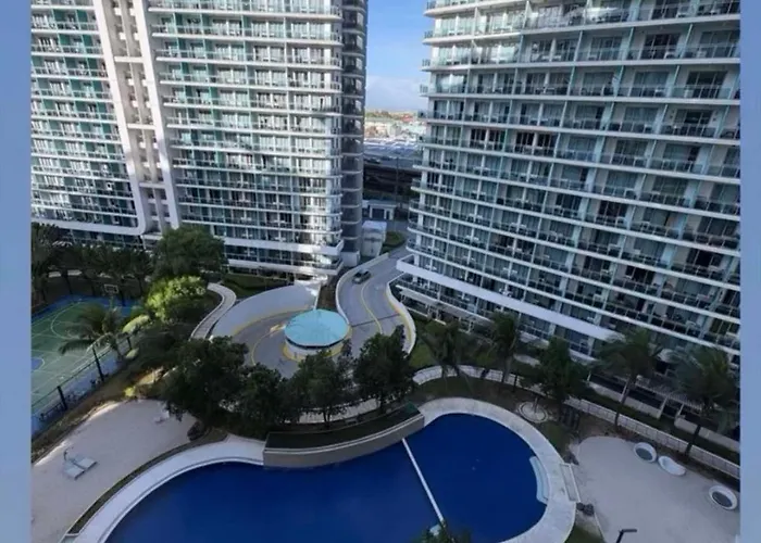 Sym Staycation At Azure Pool View