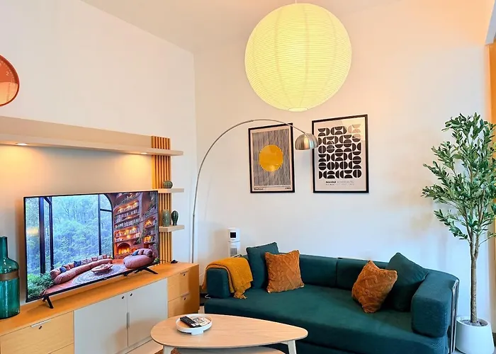 New! Spacious & Cozy Wifi 350Mbps Uptown Bgc Backhome4