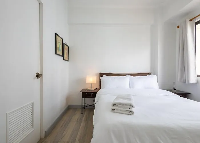 Cozy Forbeswood Heights Pad Near St Lukes