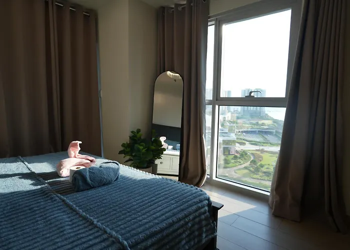 Modern 3Br Stay Near Okada With Wifi And Pool Access
