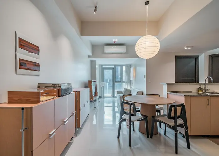 Golden Japandi 2Br Uptown Parksuits Bgc With Dryer