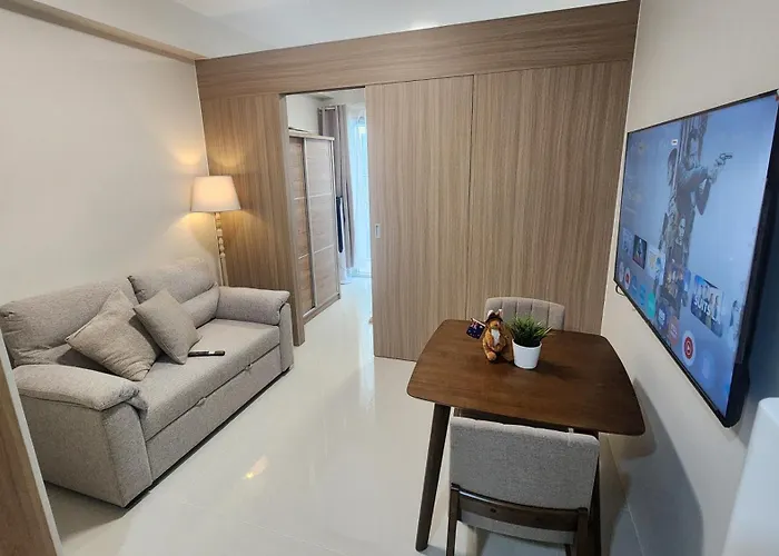 1Br Breeze Residences Near Moa With Pool And Balcony
